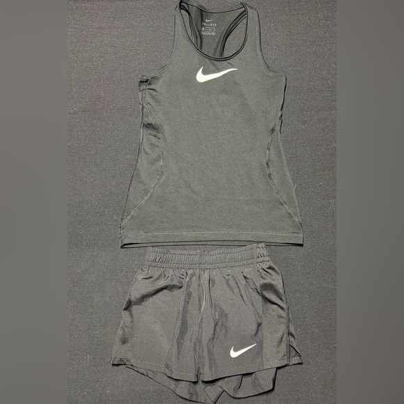 Nike Girls Lot of 2 Outfits - Picture 2 of 6